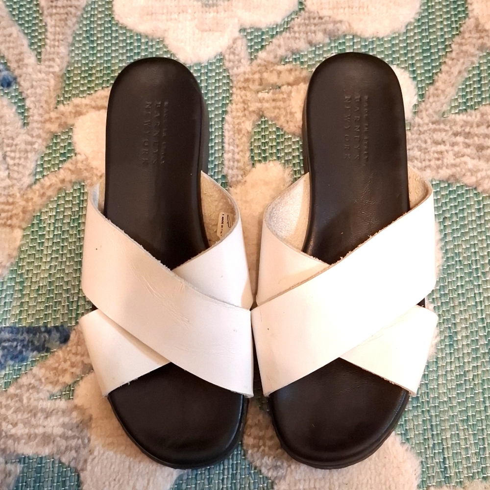 Barney's New York, sz 6.5, made in Italy, leather slides in white, black footbed